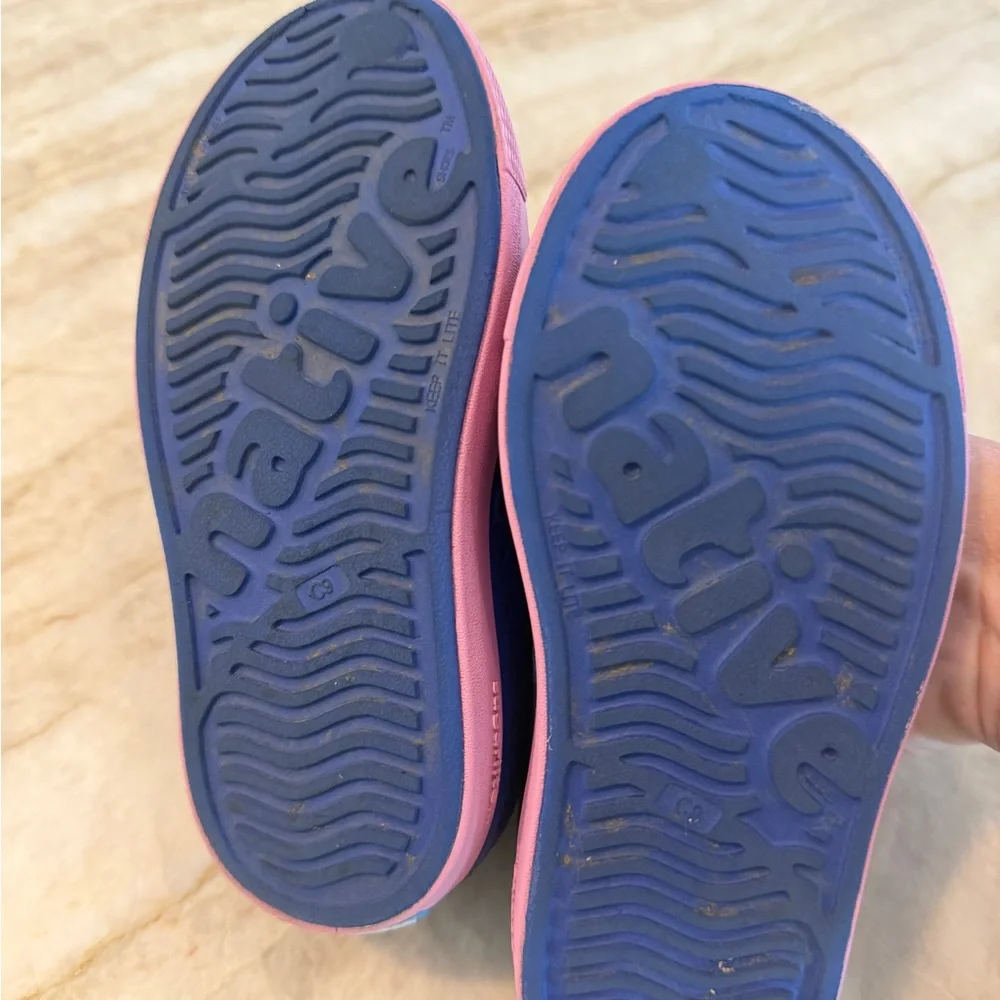 Native toddler Jefferson shoes, 9C, EUC, blue and pink.